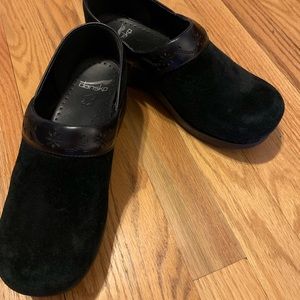 Dansko Pavan suede black like new